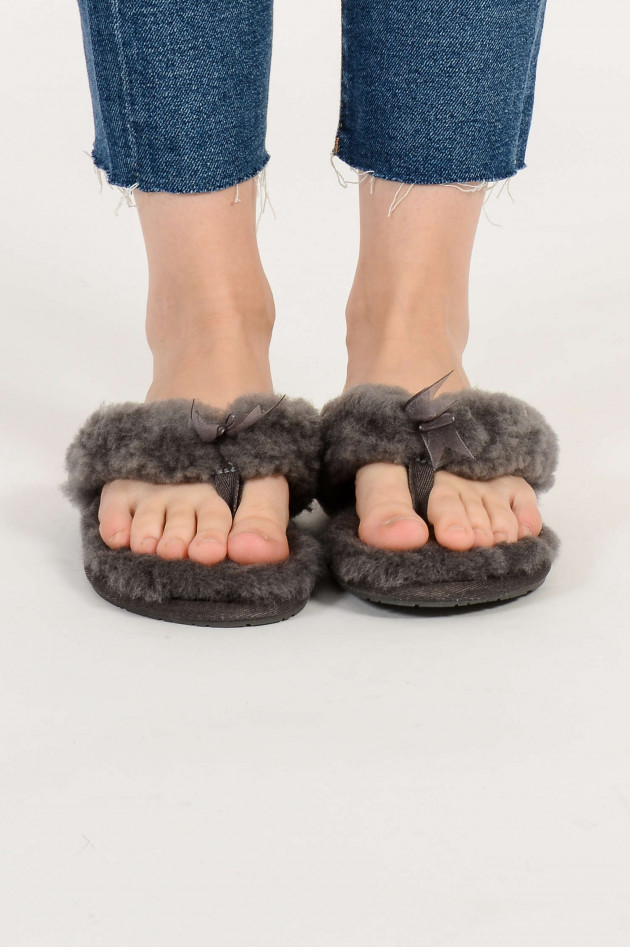 UGG Australia Flip Flop FLUFF in Grey