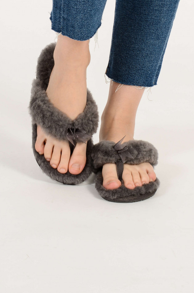 UGG Australia Flip Flop FLUFF in Grey