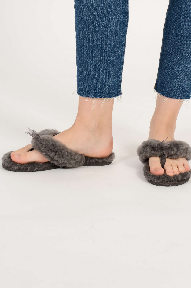 UGG Australia Flip Flop FLUFF in Grey