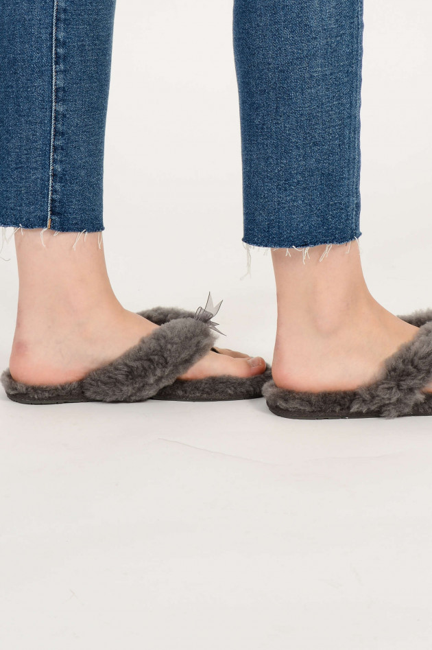 UGG Australia Flip Flop FLUFF in Grey