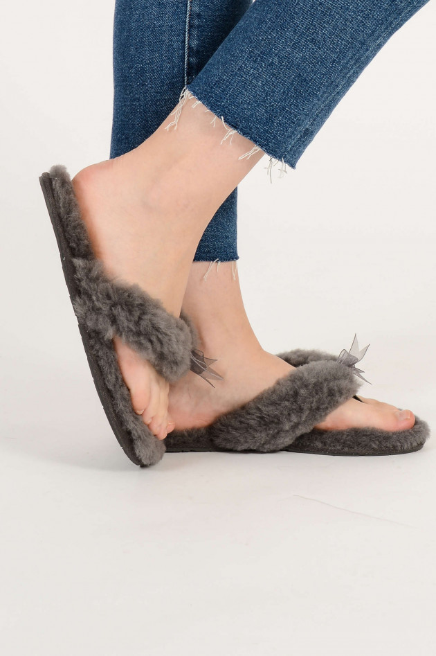 UGG Australia Flip Flop FLUFF in Grey