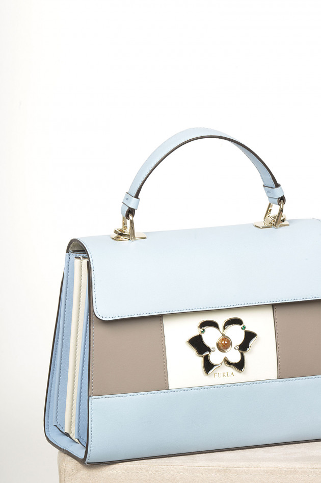 Furla Tasche mit Schmetterlingsverschluss in Blau