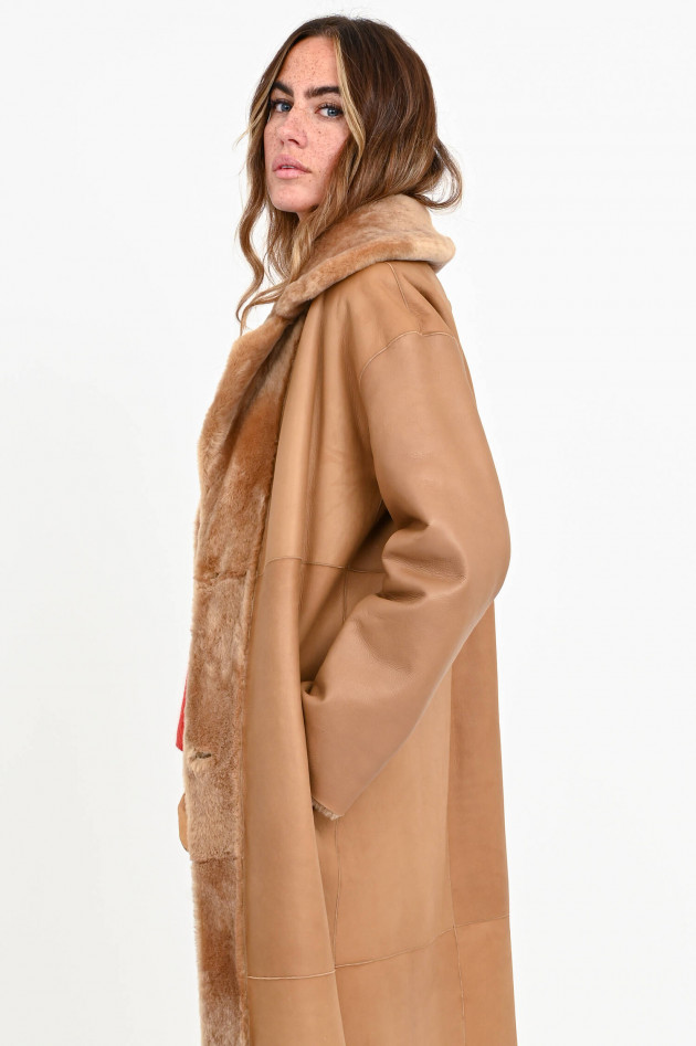 Furry Wende-Lammfellmantel ELINA in Camel