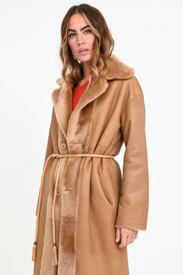 Furry Wende-Lammfellmantel ELINA in Camel