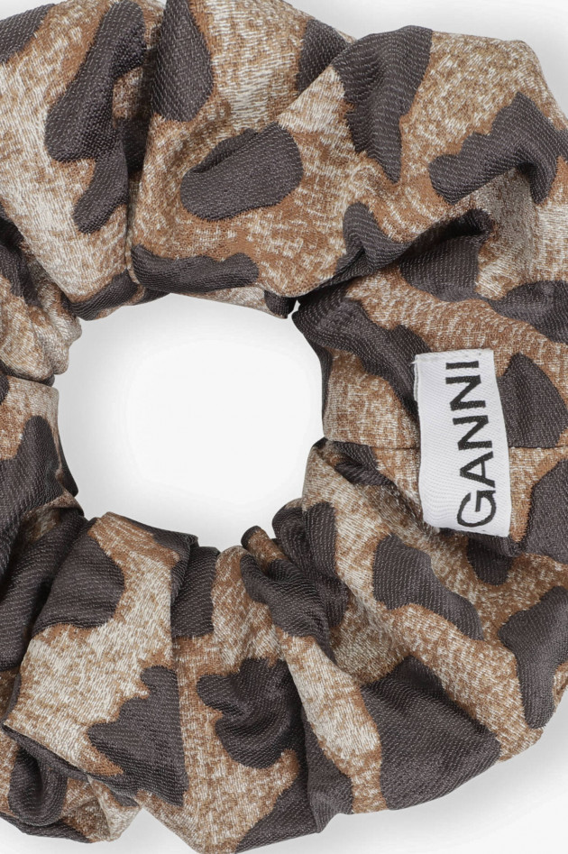 Ganni Scrunchie im Leo-Design