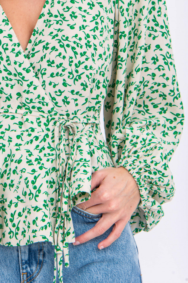 Ganni Wickelbluse in Natur/Grün gemustert