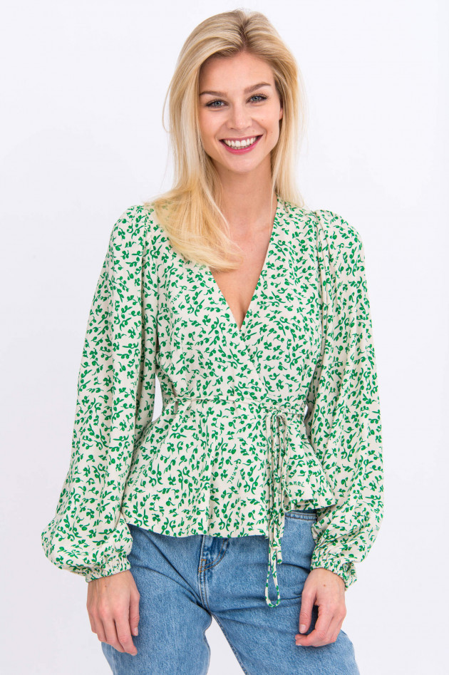 Ganni Wickelbluse in Natur/Grün gemustert