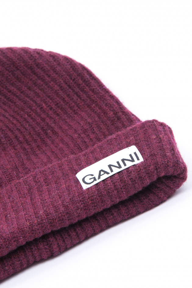 Ganni Beanie mit Logo-Patch in Plum