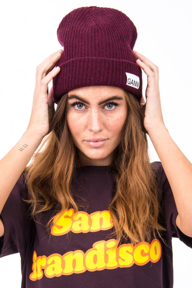 Ganni Beanie mit Logo-Patch in Plum