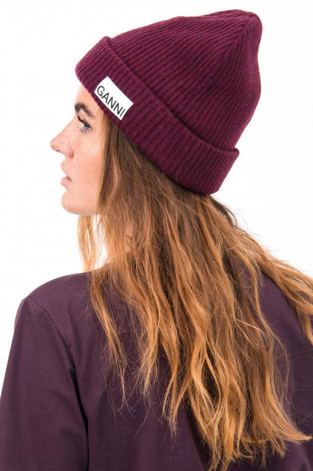 Ganni Beanie mit Logo-Patch in Plum