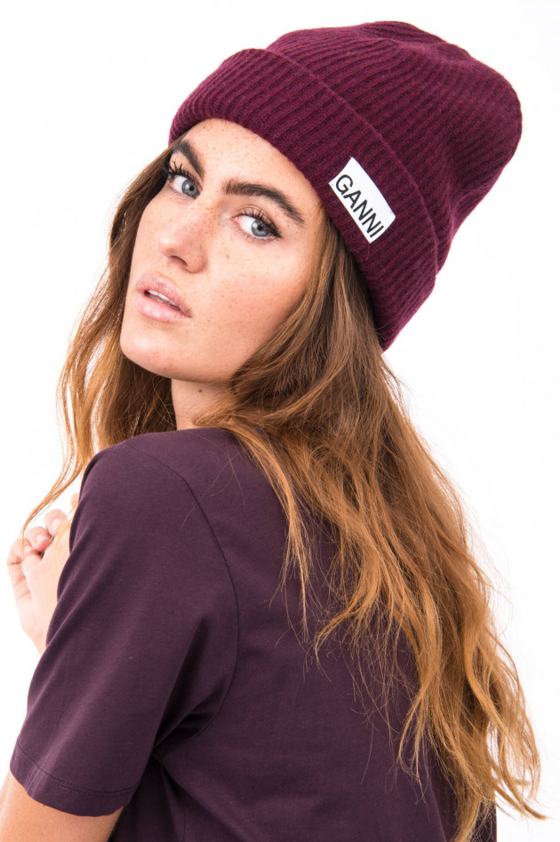 Ganni Beanie mit Logo-Patch in Plum