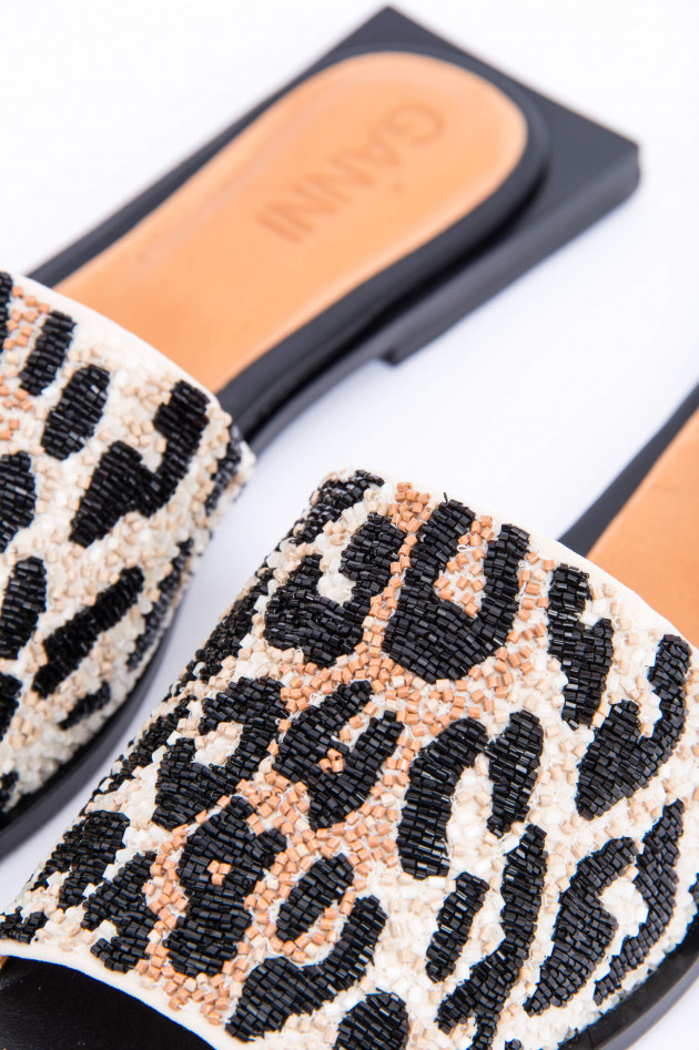 Ganni Slipper im Animal Print in Schwarz/Beige gemustert