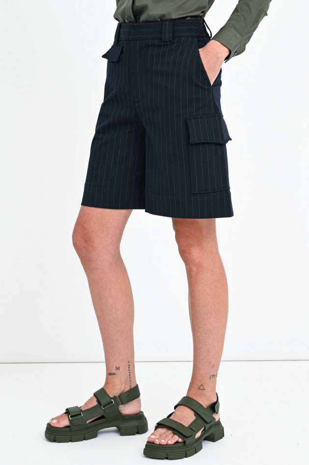 Ganni Nadelstreif Anzug-Shorts in Marine