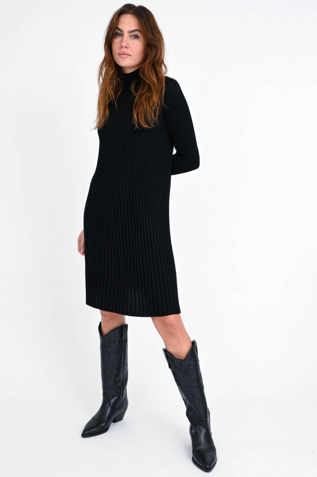 Hemisphere Turtleneck-Kleid aus Rippstrick in Schwarz