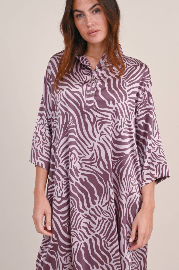 Hemisphere Satin Blusenkleid mit Zebra-Muster in Violett