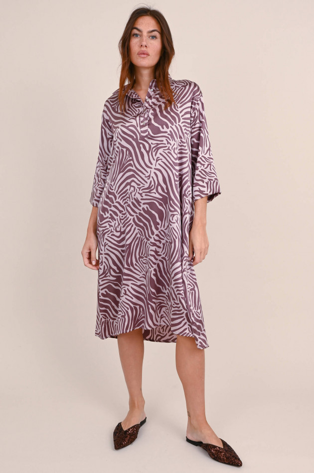 Hemisphere Satin Blusenkleid mit Zebra-Muster in Violett