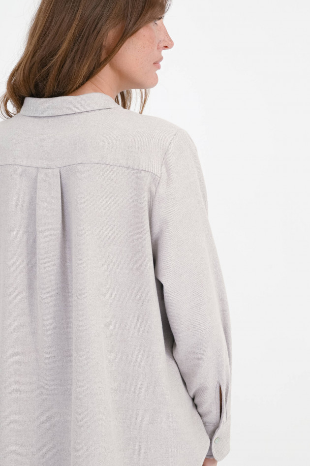 Henry Christ Weiche Baumwollbluse mit Mikrostreifen in Taupe