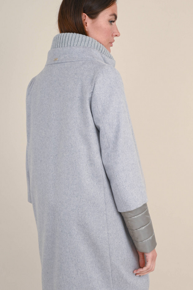 Herno Cashmere Mantel mit Stepp-Einsätzen in Hellgrau
