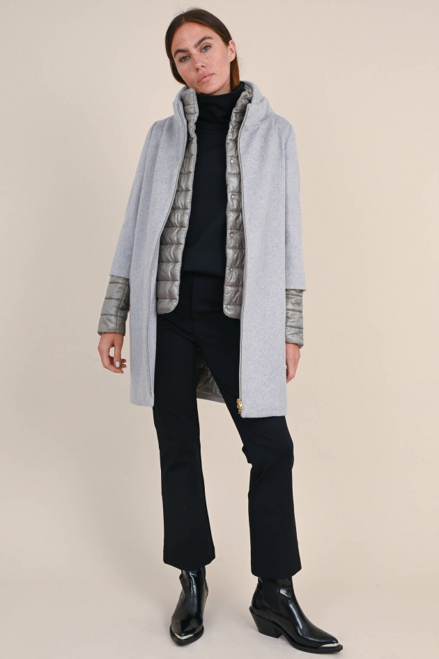 Herno Cashmere Mantel mit Stepp-Einsätzen in Hellgrau