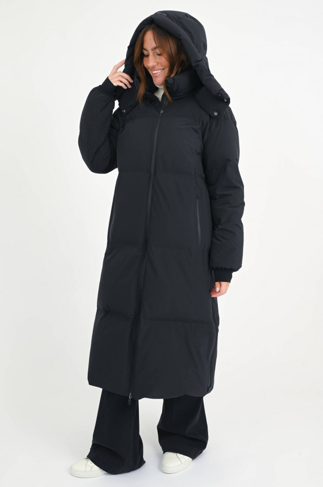 Herno Langer Steppmantel in mattem Schwarz