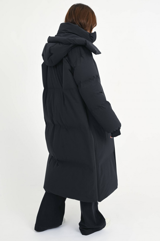 Herno Langer Steppmantel in mattem Schwarz
