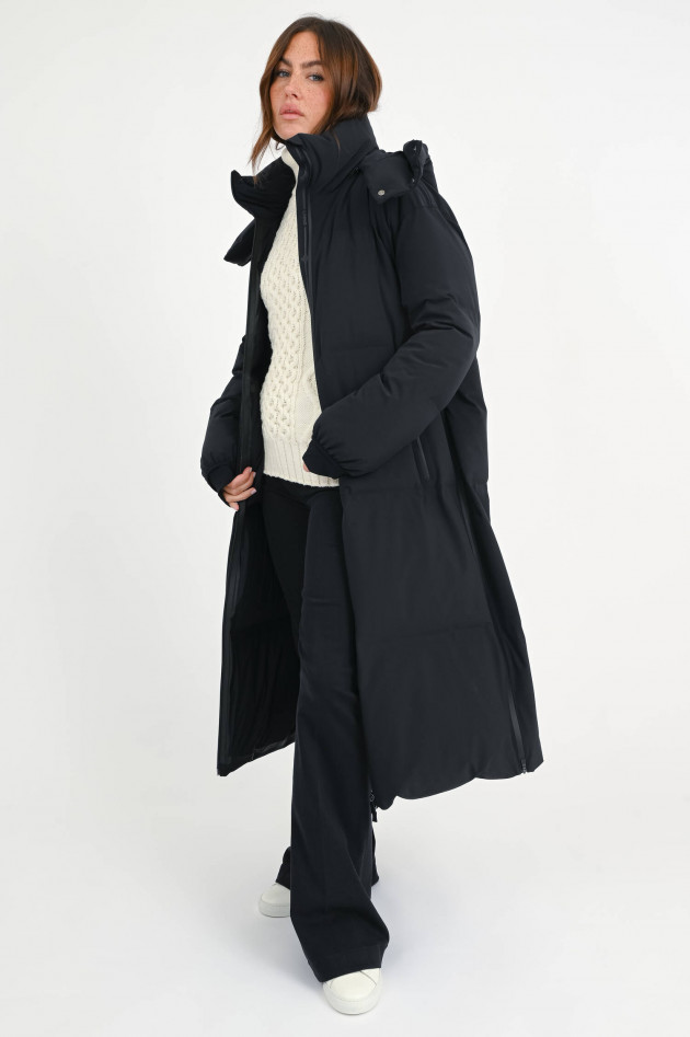 Herno Langer Steppmantel in mattem Schwarz