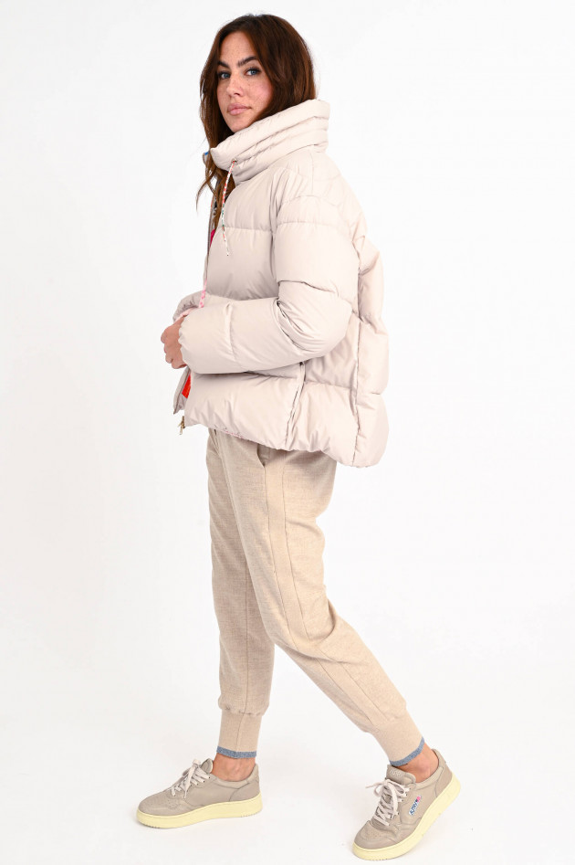 Herno Daunenjacke mit buntem Innenfutter in Creme