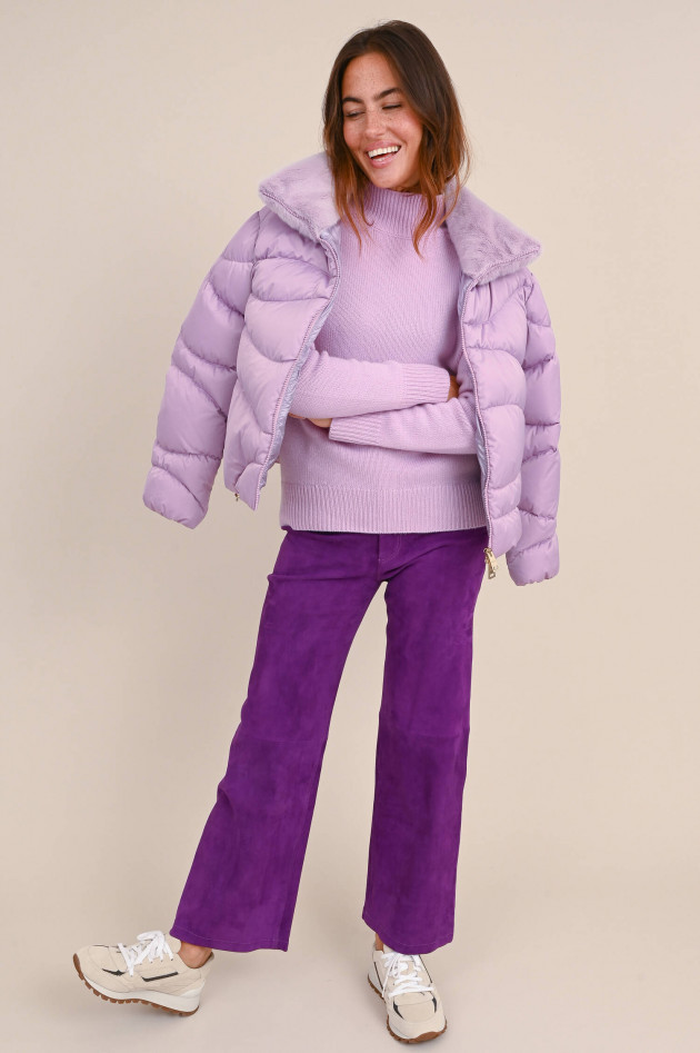 Herno Daunen Bomberjacke mit Faux Fur in Flieder