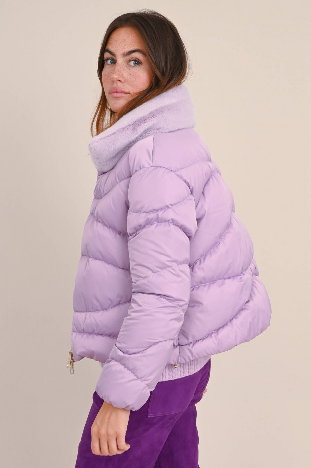 Herno Daunen Bomberjacke mit Faux Fur in Flieder