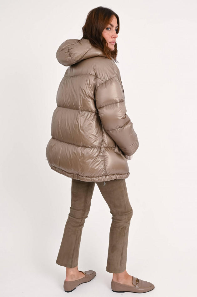 Herno A-förmige Daunenjacke in Taupe