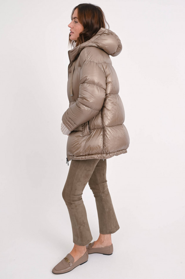 Herno A-förmige Daunenjacke in Taupe