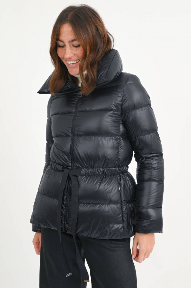 Herno Taillierte Steppjacke in Schwarz