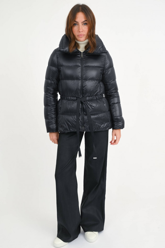 Herno Taillierte Steppjacke in Schwarz