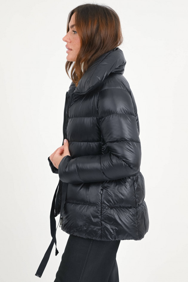 Herno Taillierte Steppjacke in Schwarz
