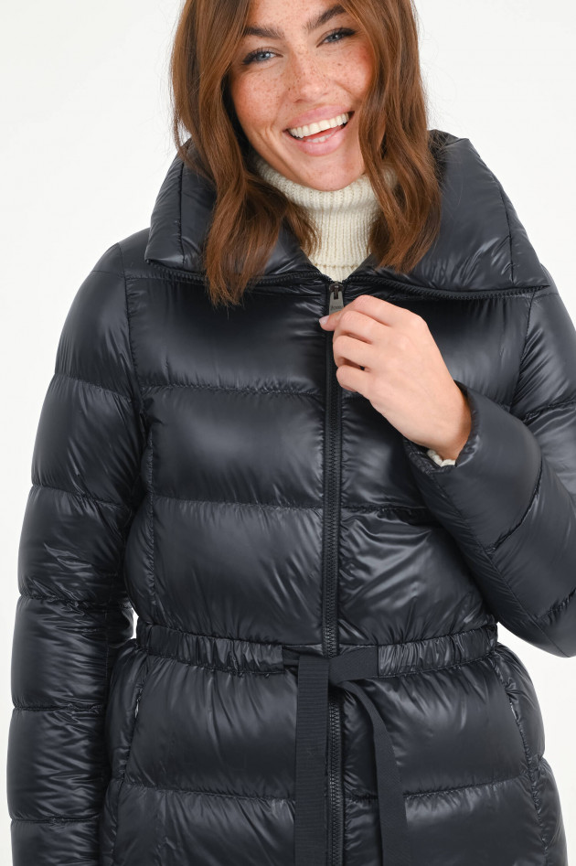 Herno Taillierte Steppjacke in Schwarz
