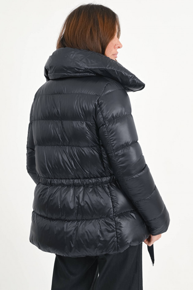 Herno Taillierte Steppjacke in Schwarz