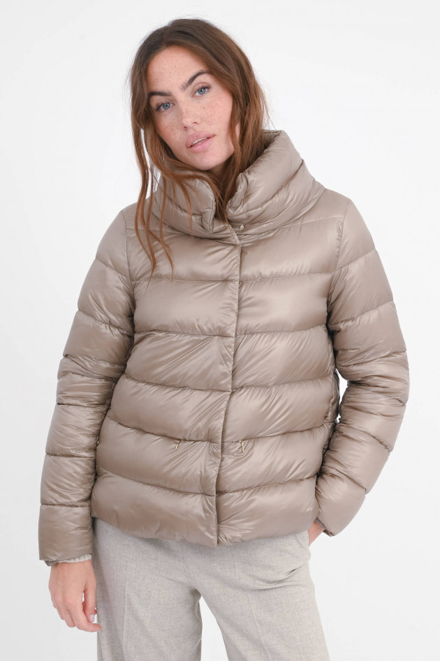 Herno Daunenjacke mit breitem Stehkragen in Tortora