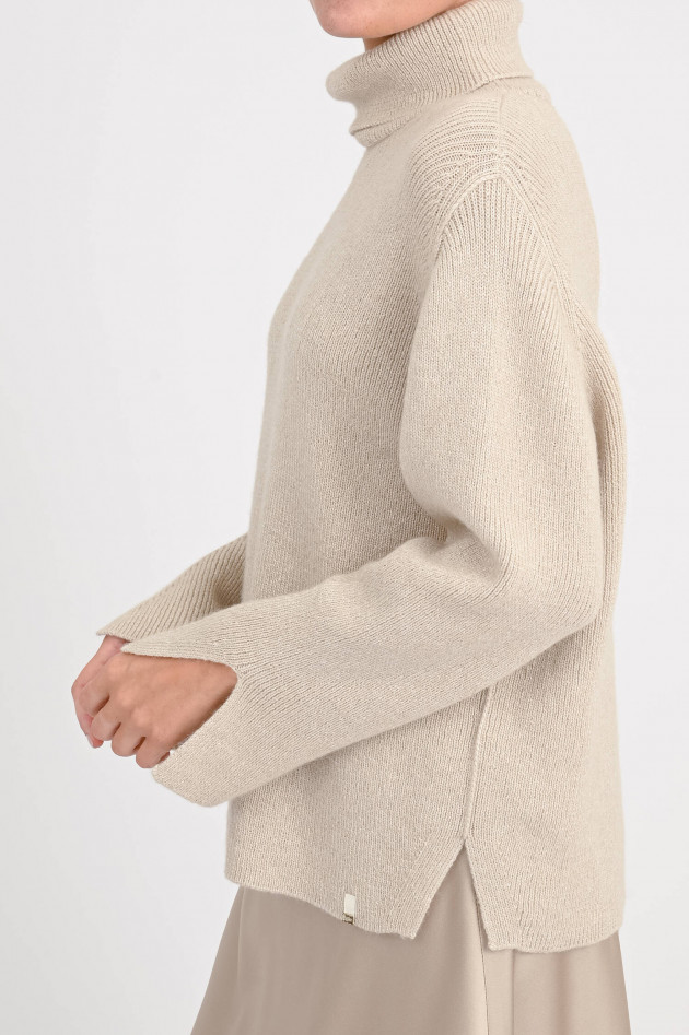 Herno Rollkragenpullover mit Glitzereffekt in Beige
