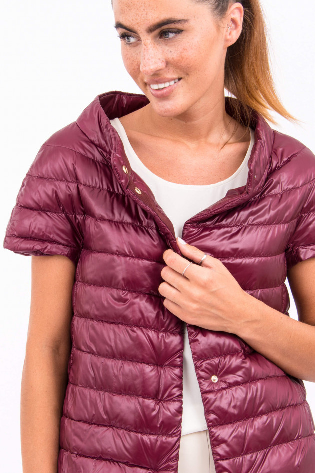 Herno Kurzarm-Gilet in Weinrot