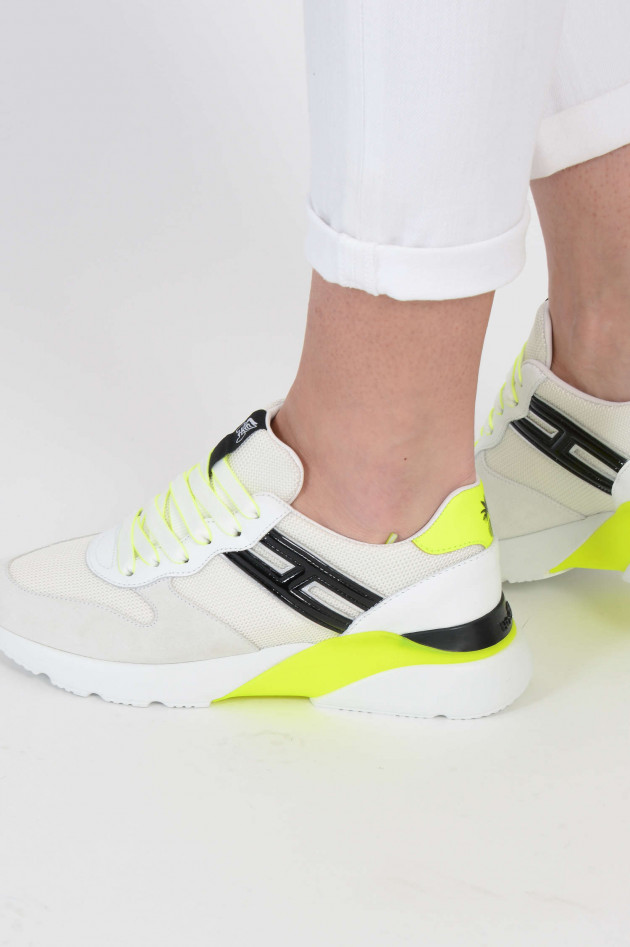 Sneakers mit Neongelben Akzenten in Weiß