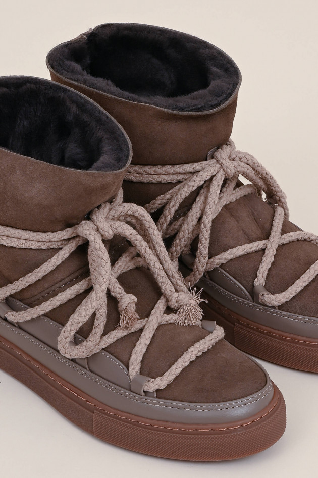 Inuikii Lammfell-Boots CLASSIC aus Veloursleder in Taupe