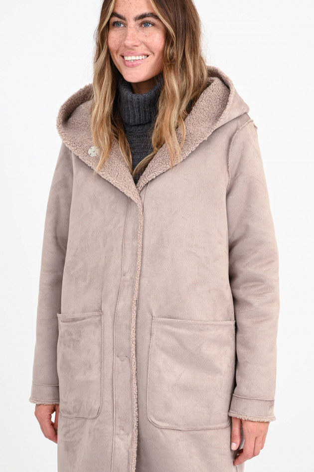 IQ+ Berlin Fake Lammfell-Wendemantel in Taupe