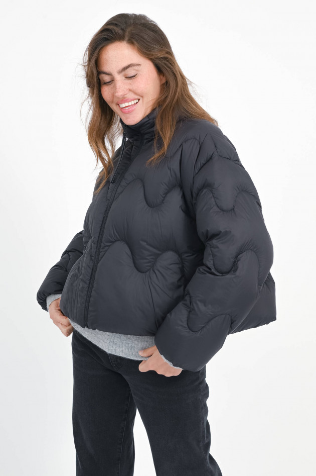 JNBY Daunenjacke mit Wellen-Stepp-Optik in Black