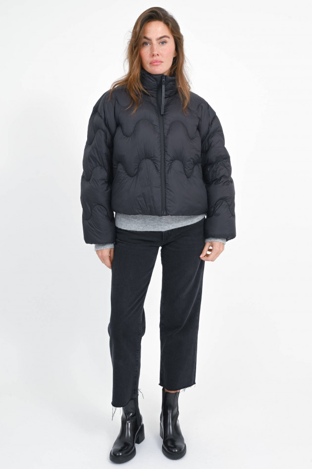 JNBY Daunenjacke mit Wellen-Stepp-Optik in Black