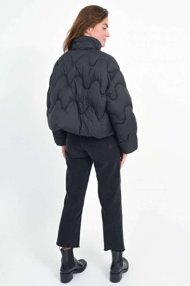 JNBY Daunenjacke mit Wellen-Stepp-Optik in Black