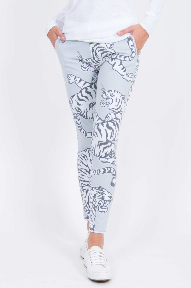 Juvia Sweatpants mit Tigerdruck in Salbei