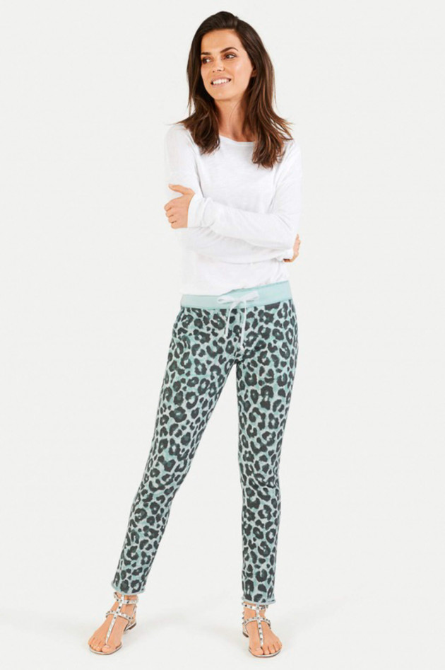 Juvia Slim-Fit Sweatpants mit Leopard-Print in Türkis