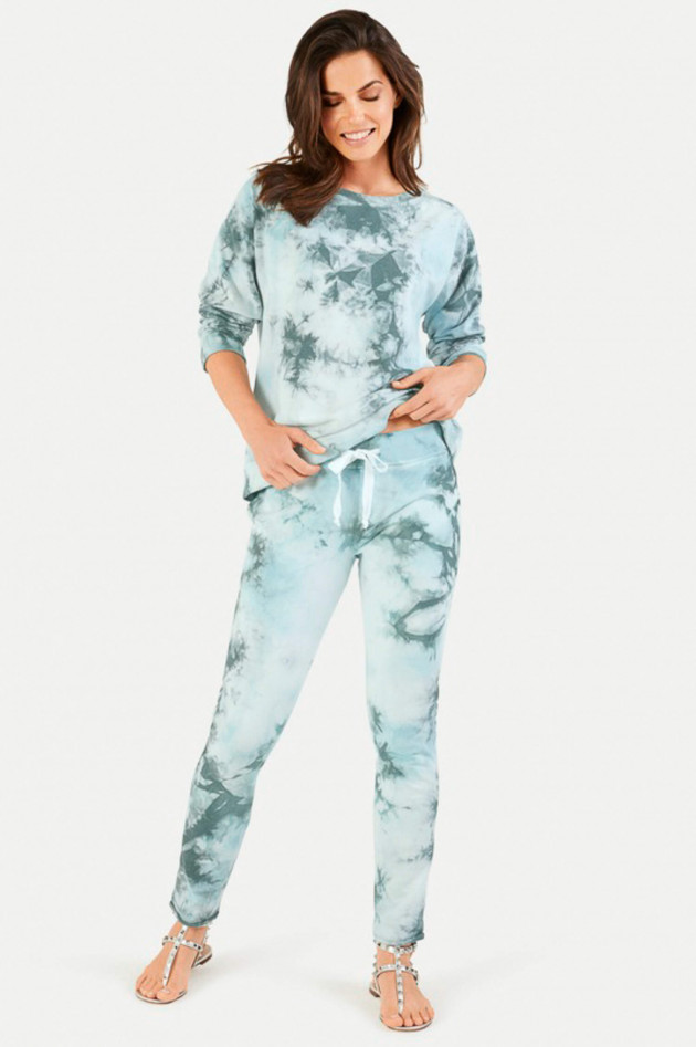 Juvia Slim Fit Sweatpants in Batikoptik in Türkis