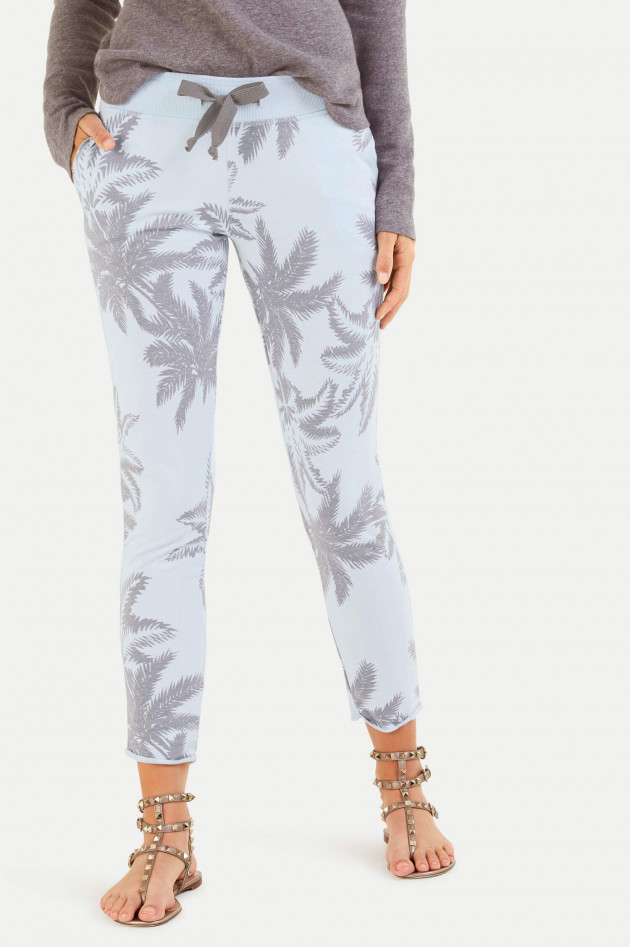 Juvia Slim-Fit Sweatpants mit Palmen-Print in Hellblau