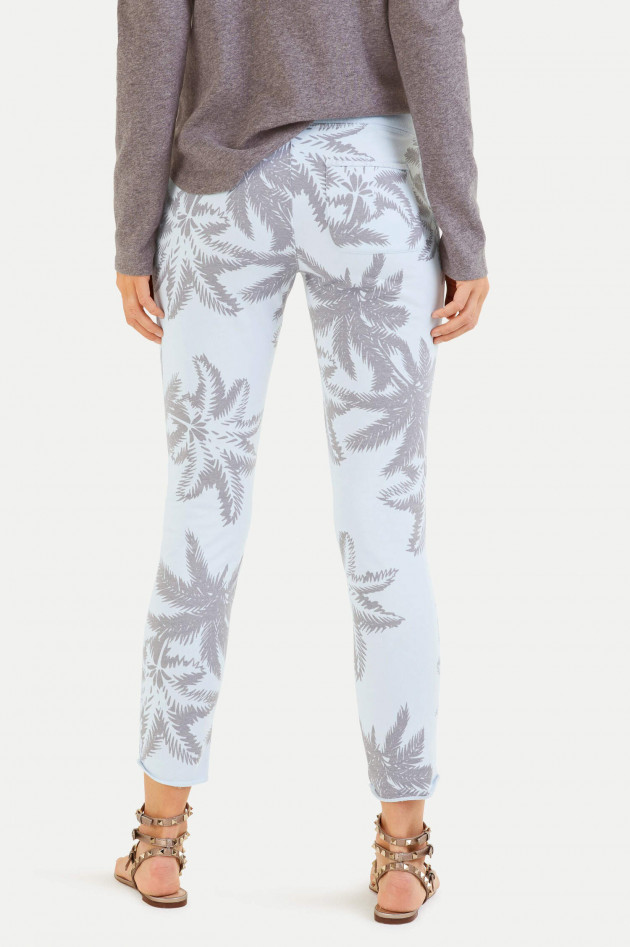 Juvia Slim-Fit Sweatpants mit Palmen-Print in Hellblau